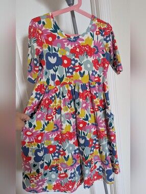 Hanna Andersson Multicolor Floral Kids Dress with pockets. Size US 8